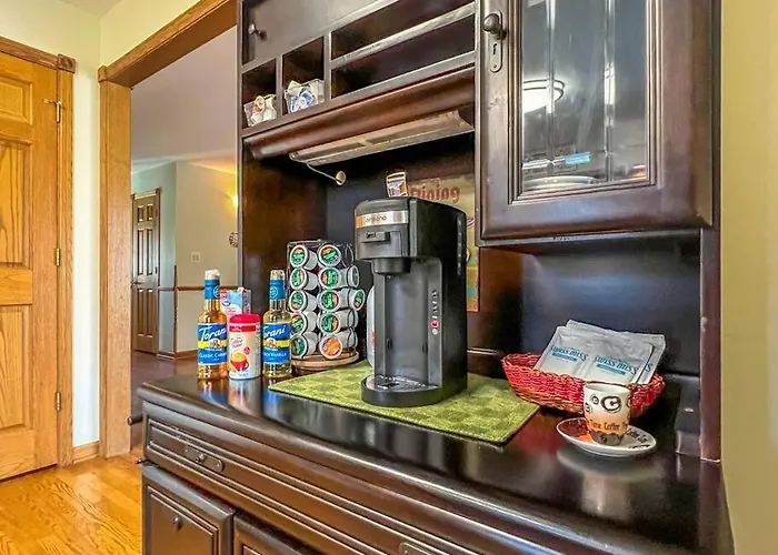 Charming Lake Geneva, Wisconsin 3Br/2Bath Home - Shagbark Waters
