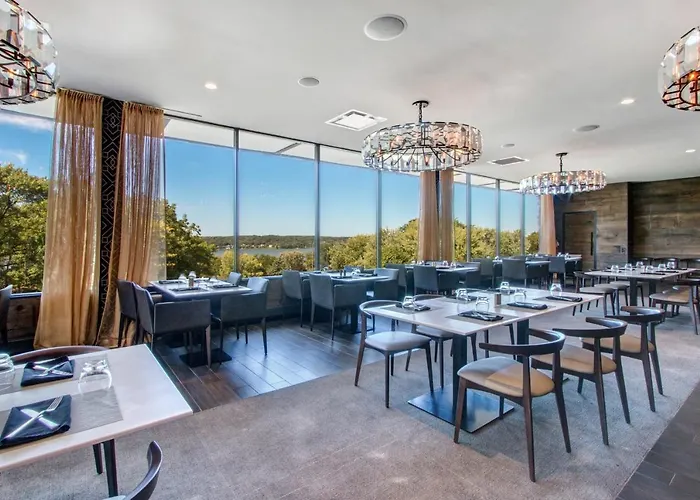 Your New Luxury Lakeview Condo W Pool Access