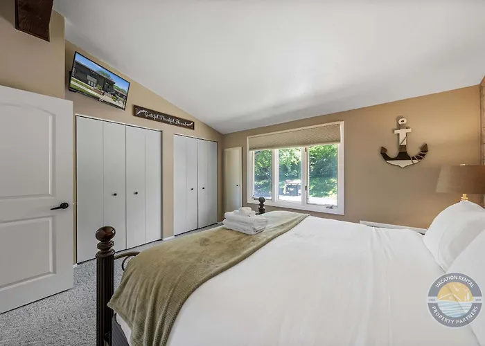 New Lake Como Condo With Lake Views