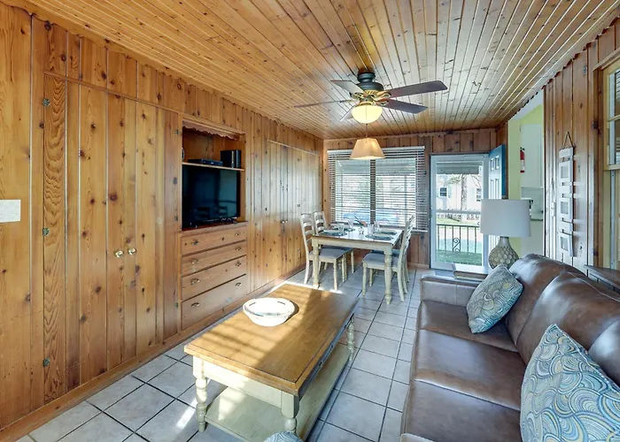 Williams Bay Retreat: Walk To Geneva Lake & Town!